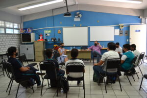 Investigación con alumnos de escuela secundaria en Guadalajara, México para implementar programa de educación del carácter y moral en la comunidad educativa